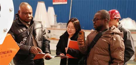 歡迎非洲客戶來強(qiáng)福機(jī)械看廠考察交流合作