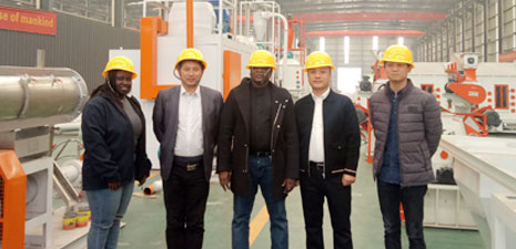 尼日利亞客戶參觀強(qiáng)福工廠并測試機(jī)器